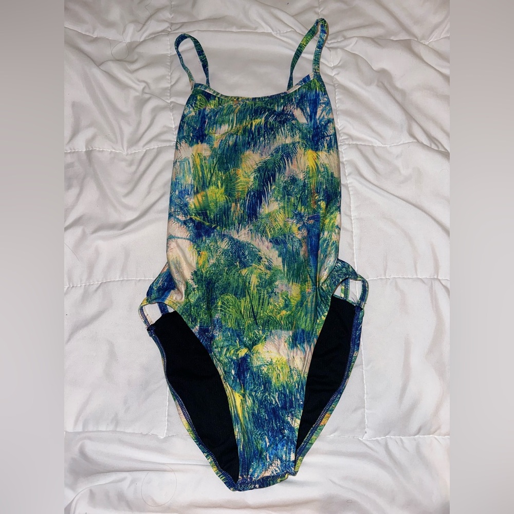 Jolyn Gavin tie-back, 28